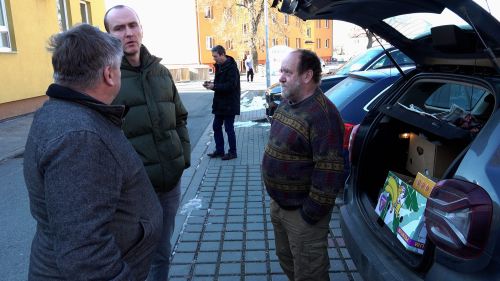 Předávání hraček MŠ Uničov, zástupci strany PRO. 19.02.2025